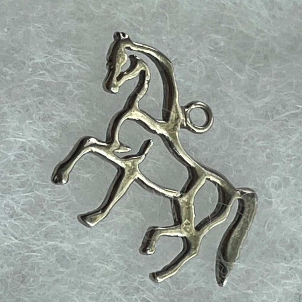 Beautiful horse charm (sterling silver)